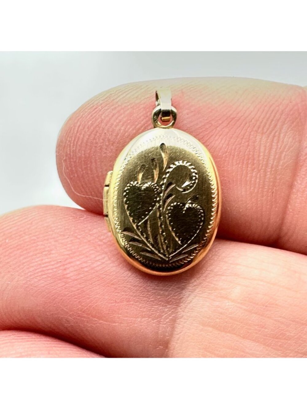 Vintage 10k Yellow Gold Oval Picture Locket Pendant for Necklace 1.56 Grams - Picture 11 of 12